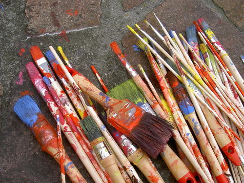 Straßenkunst in der Stadt und auf Postern